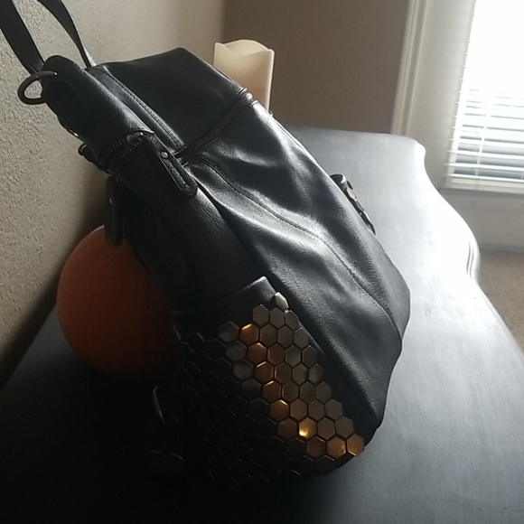 Black backpack - Picture 2 of 8